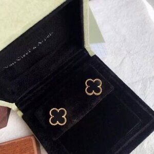 🎁Van Cleef & Arpels🎁 black stud earrings